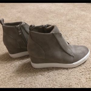 Wedge sneaker